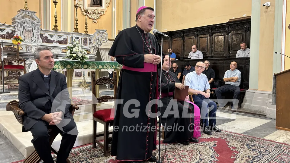 Mons. Claudio Maniago "traghettatore" della Chiesa crotonese