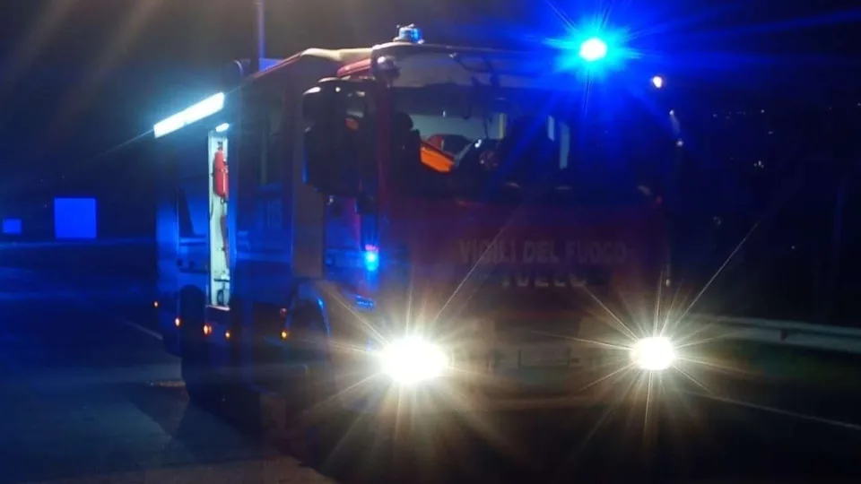 Lamezia Terme, incendio in una palazzina: nessun ferito