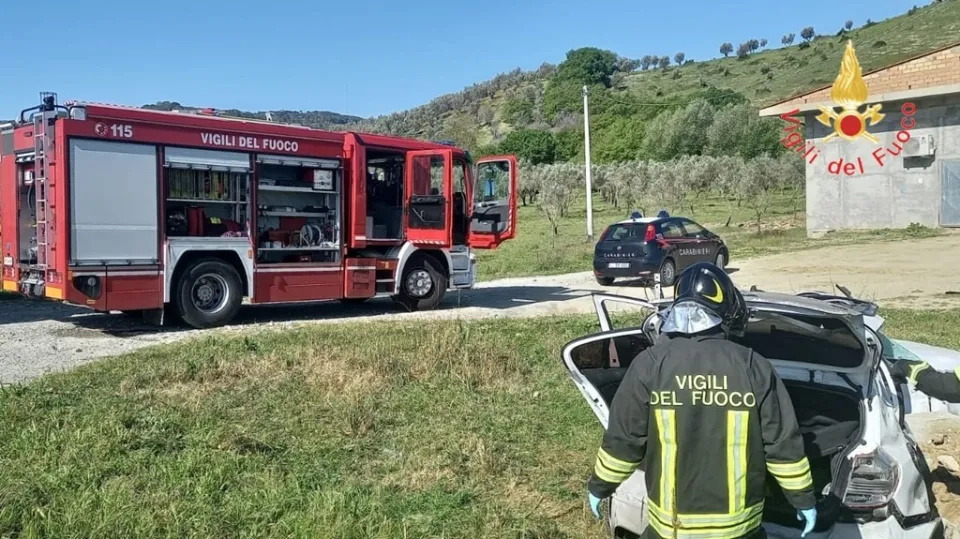 Incidente stradale a San Floro: ferite una giovane donna e la figlia di pochi mesi