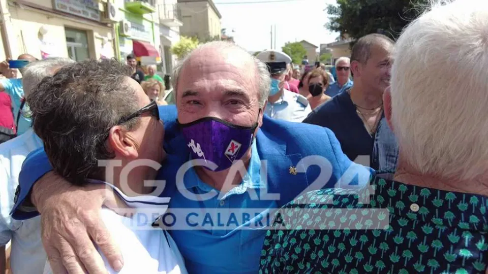 VIDEO | Rocco Commisso torna nella sua Marina di Gioiosa Jonica: è bagno di folla