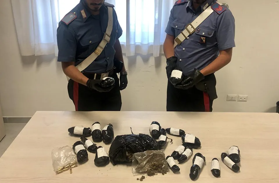 Lamezia Terme, i Carabinieri sequestrano 1,2 kg di marijuana e munizioni