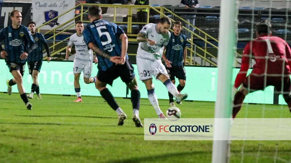 CALCIO | Serie C, il Crotone asfalta il Latina: prosegue la risalita in classifica