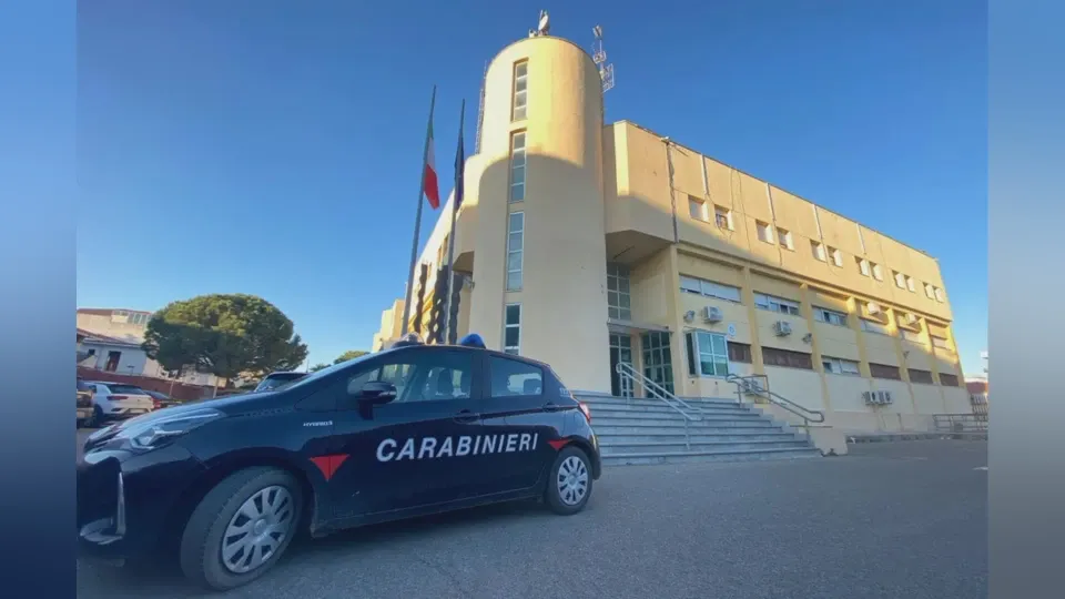 Cirò Marina, viola il divieto di avvicinamento: 36enne ai domiciliari