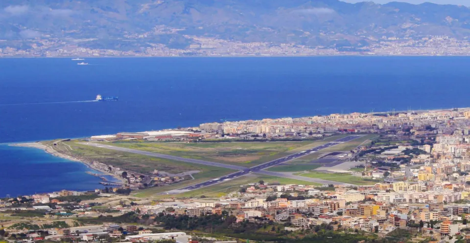 Carburante limitato all’aeroporto di Reggio Calabria, scatta l’allarme