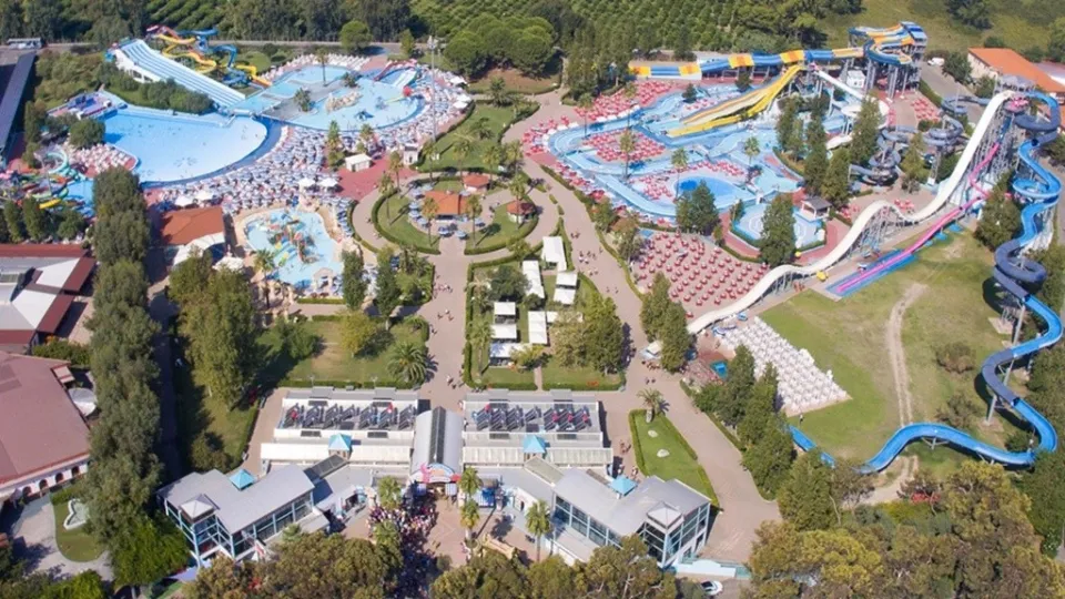 Turismo e Fase 3, riapre i battenti l'acquapark Odissea 2000 (FOTO)