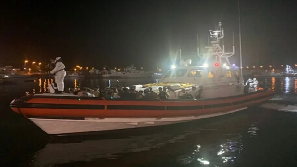 Migranti, ottavo sbarco in sei giorni a Roccella per un totale di 600 persone
