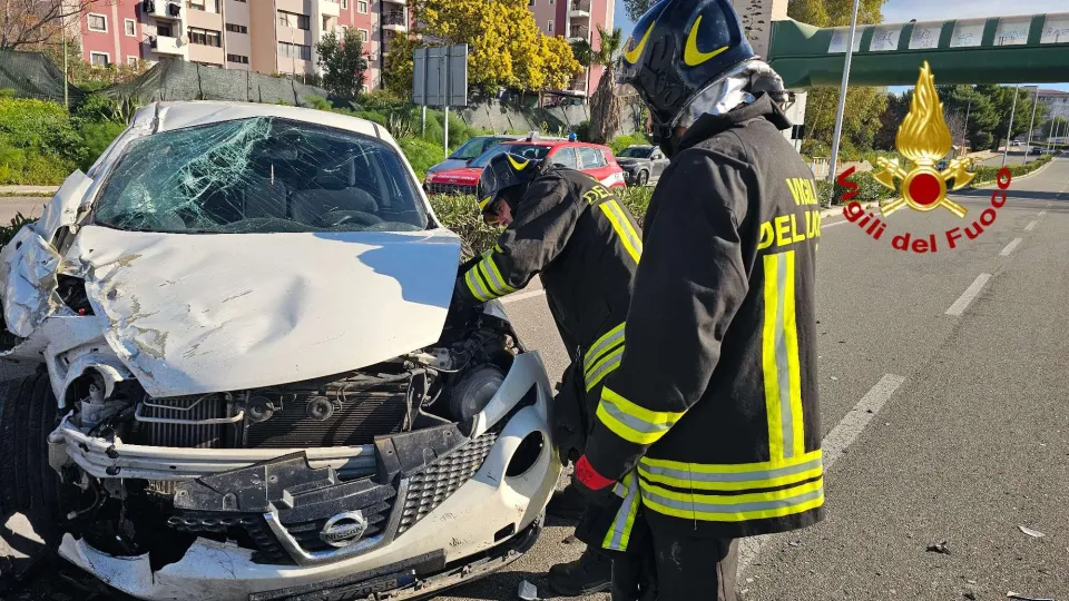 Scontro tra due auto all’ingresso Sud di Crotone, un ferito