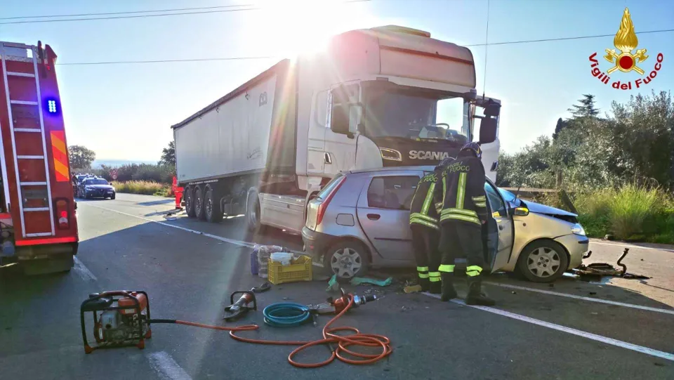 Tragedia nel Cosentino: un morto e un ferito in un incidente