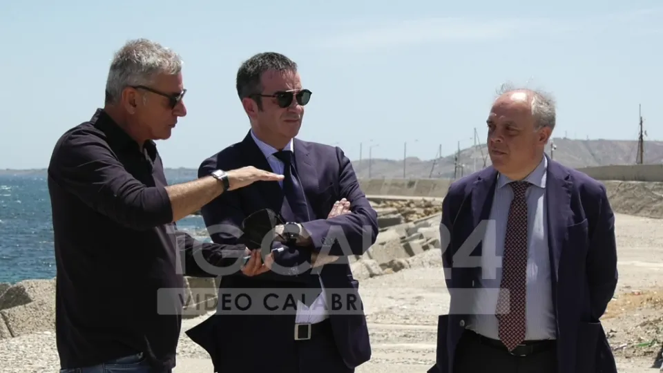 VIDEO | Occhiuto visita il porto di Crotone, Agostinelli: «Si parte dalla bonifica dell'ex area Sensi»