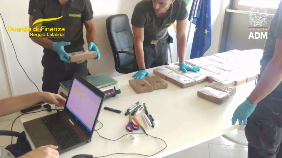 Sequestrati al porto di Gioia Tauro circa 800 kg di cocaina purissima