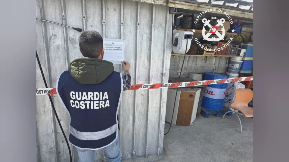 Cutro, sequestrata area abusiva con rifiuti speciali