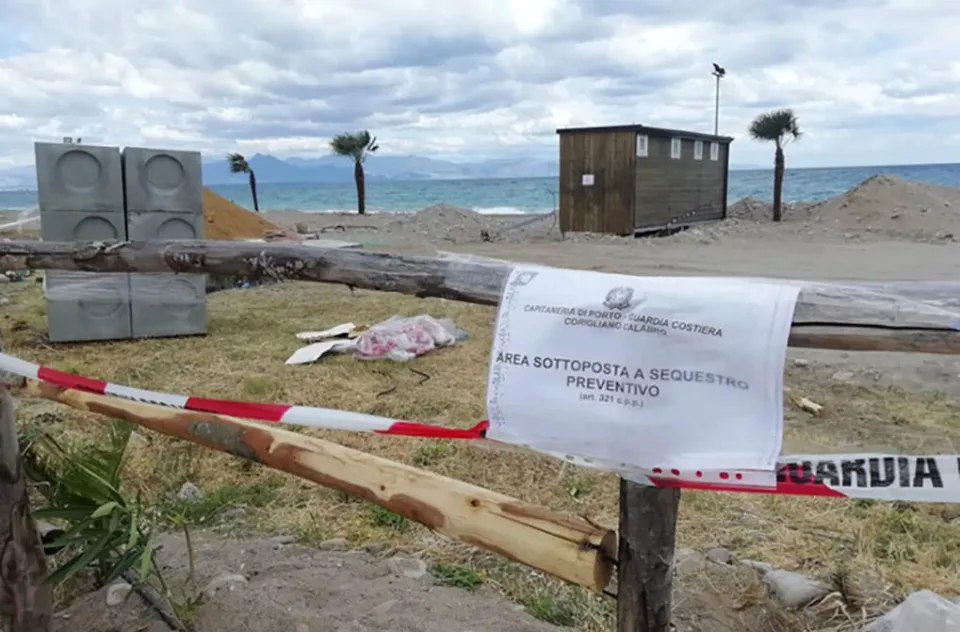 Corigliano Rossano, sotto sequestro due aree demaniali occupate abusivamente