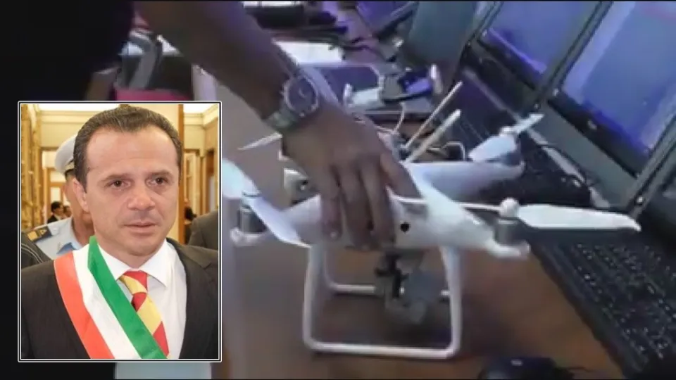 Coronavirus, gli appelli vocali del sindaco di Messina con i droni: «Dove c**** andate? Tornate a casa» (VIDEO)
