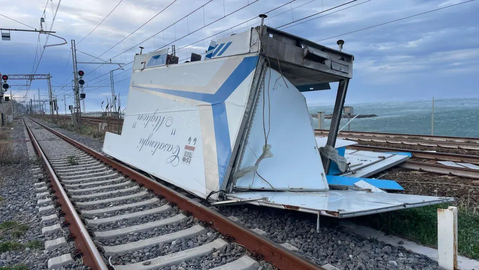 Maltempo in Calabria: ripresa la circolazione treni sul Tirreno cosentino