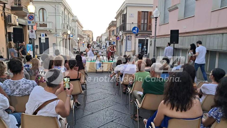 L'era delle relazioni social a discapito di quelle sociali nelle scuole