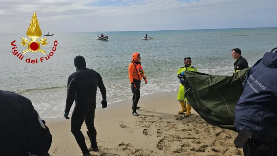 Naufragio di Steccato di Cutro: andranno avanti ad oltranza le ricerche dei dispersi