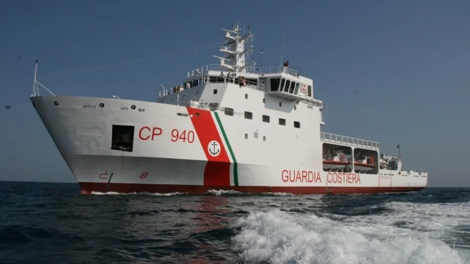 Migranti: arrivata a Reggio Calabria la nave Dattilo con 584 persone a bordo