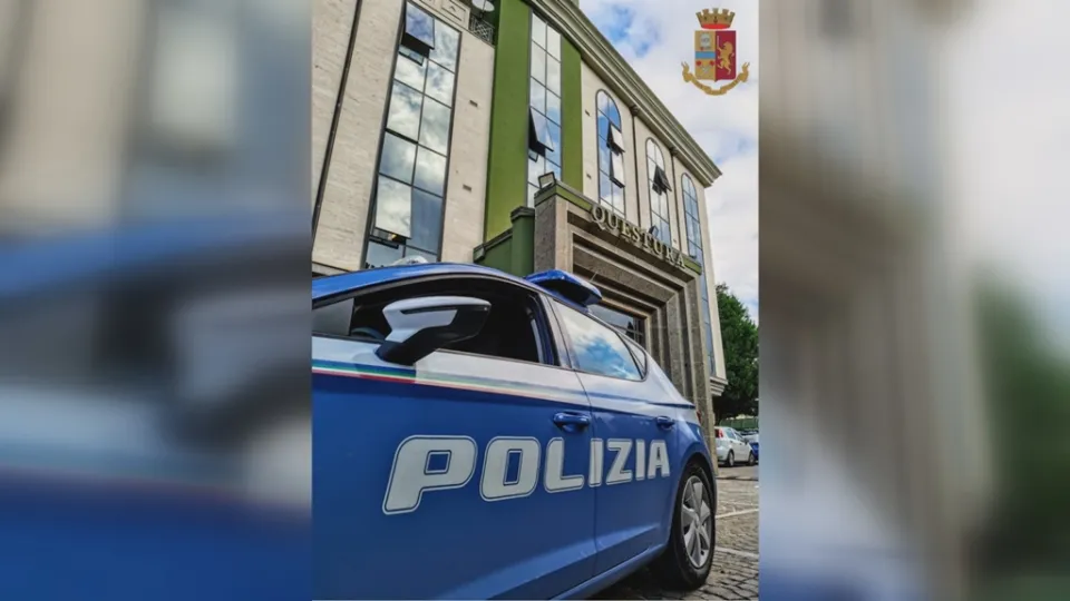 Cade dall'altalena e batte la testa: 15enne in coma farmacologico