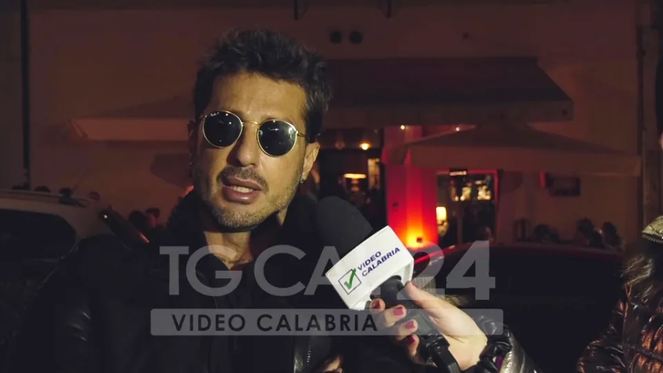 VIDEO | "La notte piccante": ritorno in Calabria per l'ex fotografo dei vip Fabrizio Corona