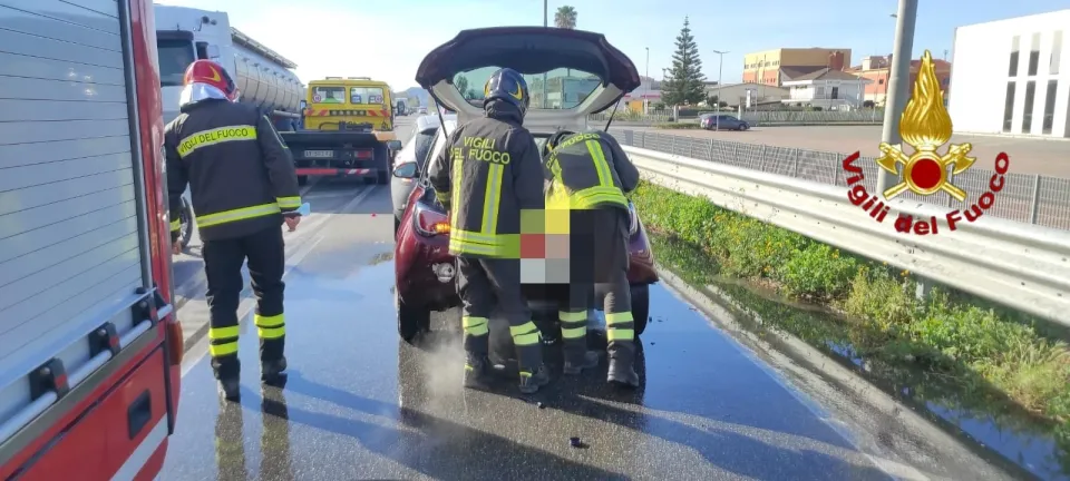 Crotone, tamponamento a catena in località Passovecchio: nessun ferito