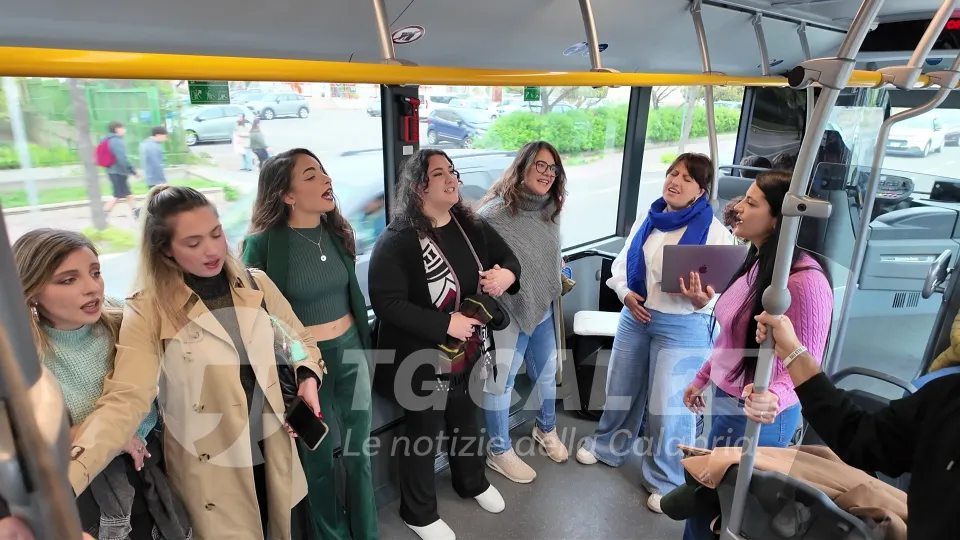 A Crotone ritorna il concerto gospel a bordo di un autobus cittadino