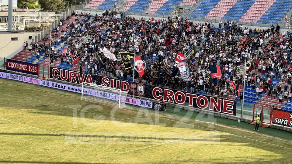 Crotone-Juve Stabia, emessi Daspo per due tifosi rossoblu: non potranno assistere a gare per 6 anni totali