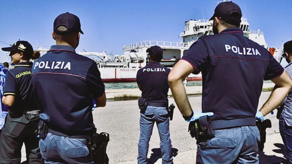 Sbarchi nel Crotonese, emessi 21 ordini di respingimento