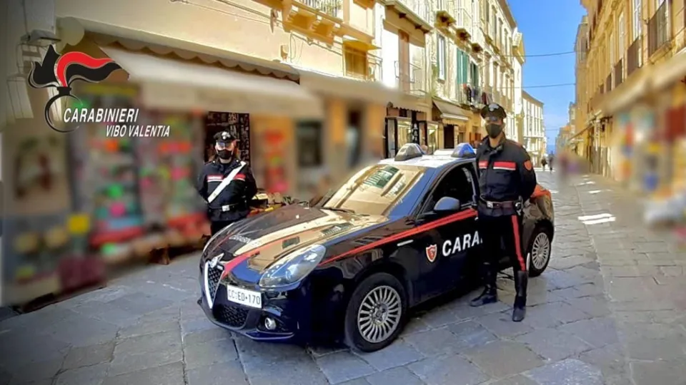 Tropea, ventisette persone a cena in un locale al chiuso: chiusura per 5 giorni e multe fino a 1000 euro