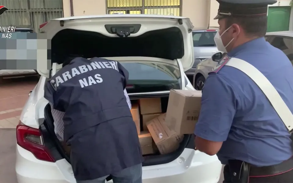 Rubavano medicinali per rivenderli clandestinamente: 10 arresti tra Catanzaro e Lamezia Terme (Video)