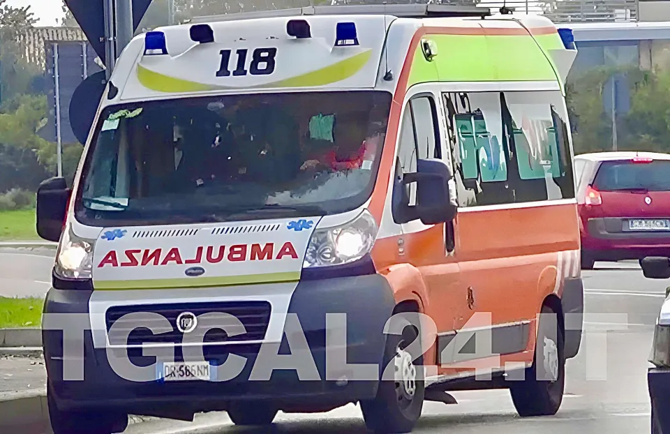 Si ribalta carro di Carnevale: ferita una 22enne
