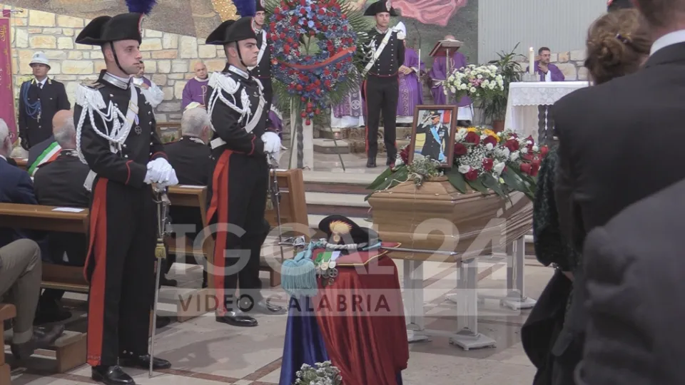 VIDEO | Crotone ha dato l'ultimo saluto al colonnello dei Carabinieri Gabriele Mambor