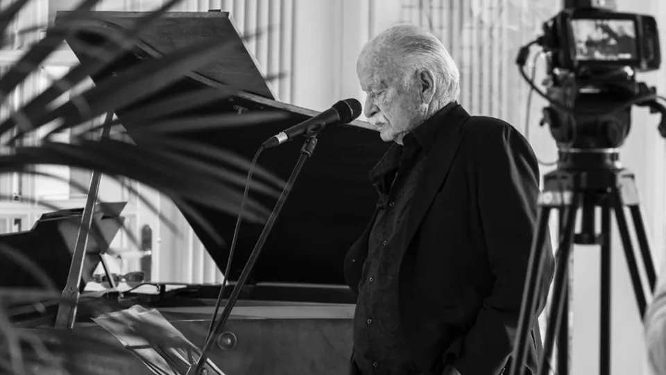 Gino Paoli e l'aneddoto su Crotone: «Mi sono girato e ho cantato solo per l’orchestra»
