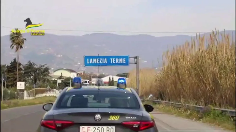 Catanzarese, sequestrati oltre 36mila prodotti tra merce contraffatta e non sicura