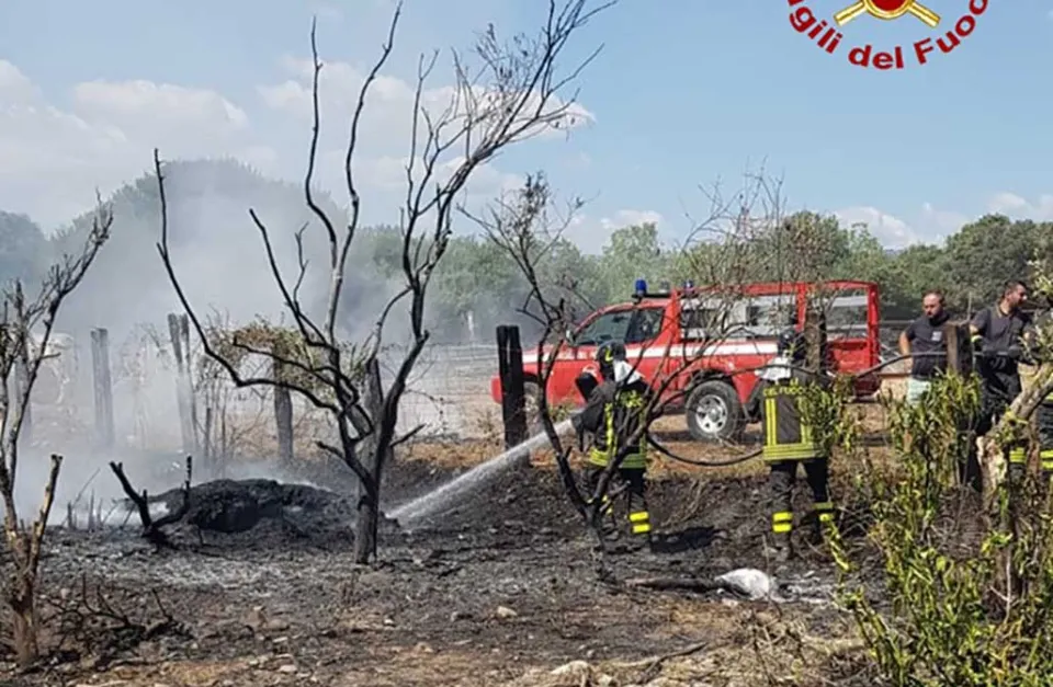 Cassano allo Jonio, precipita un aereo da turismo: morte le due persone a bordo (foto)