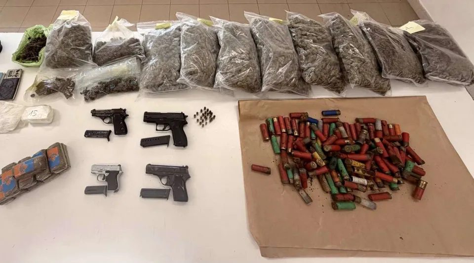 Droga e armi in un casolare del vibonese: arrestato 37enne