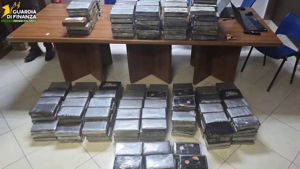 Maxi sequestro di 417 kg di cocaina al porto di Gioia Tauro