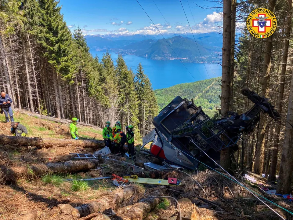 Piemonte, precipita cabina funivia Stresa - Mottarone: 13 vittime e feriti