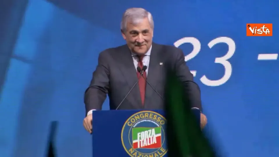 Tajani eletto segretario di Forza Italia, ecco l'applauso al congresso del partito