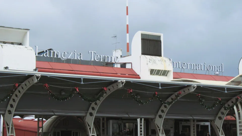 Lamezia Terme, munizioni nel bagaglio a mano: 55enne denunciato in aeroporto