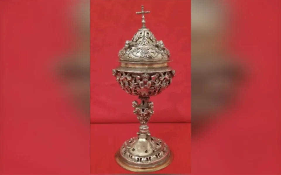 Mileto, torna alla Diocesi l'antica pisside in argento rubata nel 1979 dalla chiesa di San Nicola