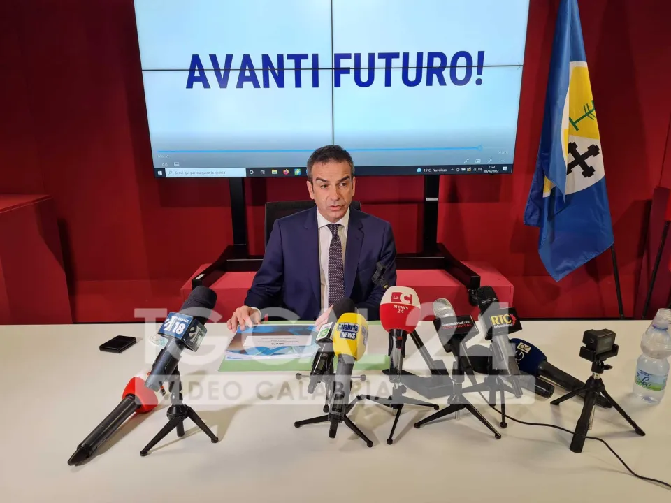 Sanità, infrastrutture, Fondi Europei: i primi 100 giorni di governo Occhiuto