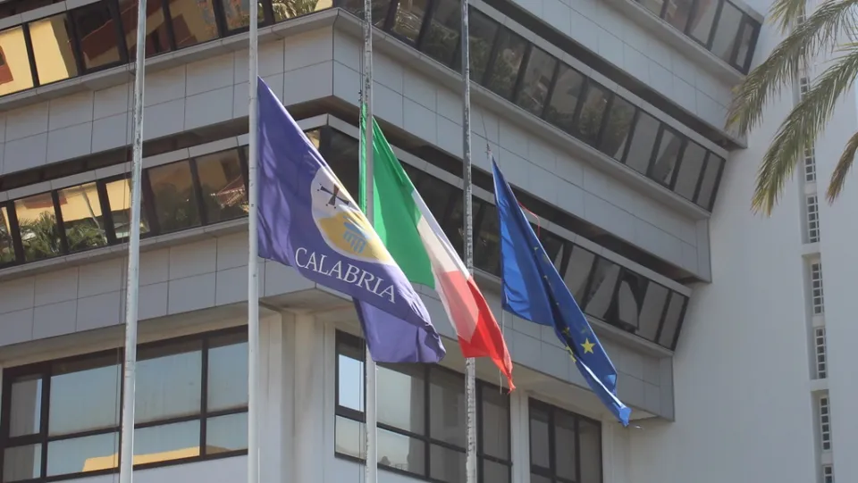 Morte presidente Santelli: proclamato lutto cittadino in tutti e cinque i capoluoghi di provincia calabresi