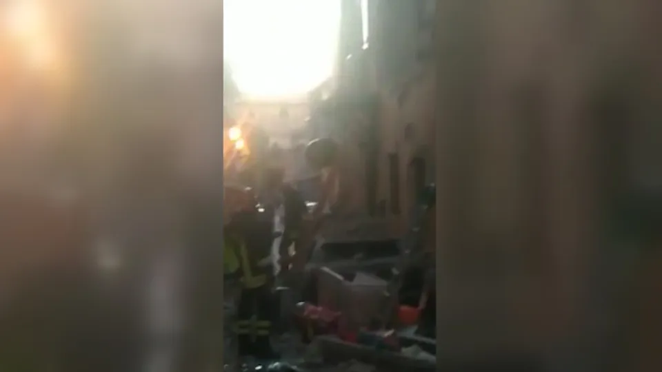 Esplosione a Marino (Roma): estratte dalle macerie di un palazzo due donne e una bimba (VIDEO)
