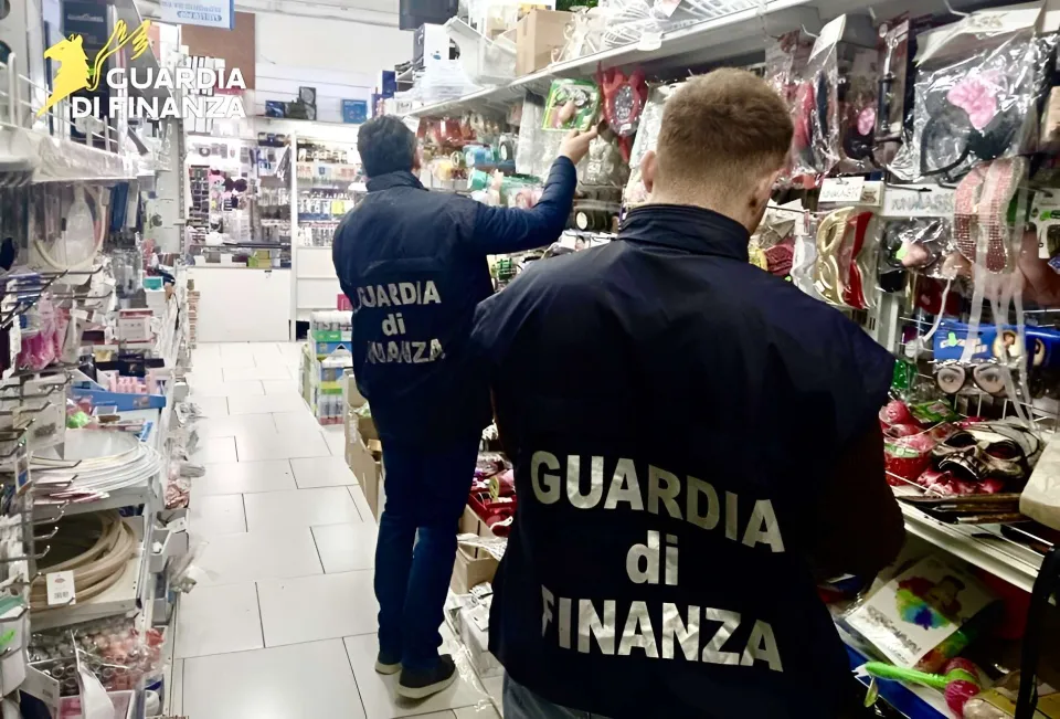 GdF: sequestro di 180mila articoli non sicuri a Carnevale