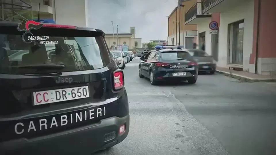 Vazzano (VV), intimidazione al sindaco: proiettile sulla tomba del padre
