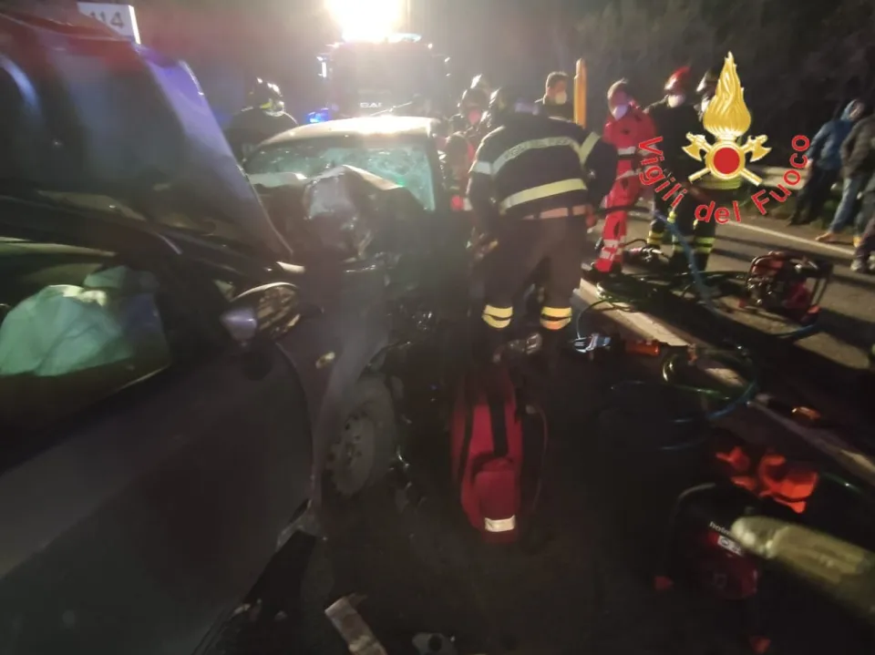 Grave incidente sulla ss 107 nel Crotonese: sette le persone coinvolte di cui due bambini (VIDEO)