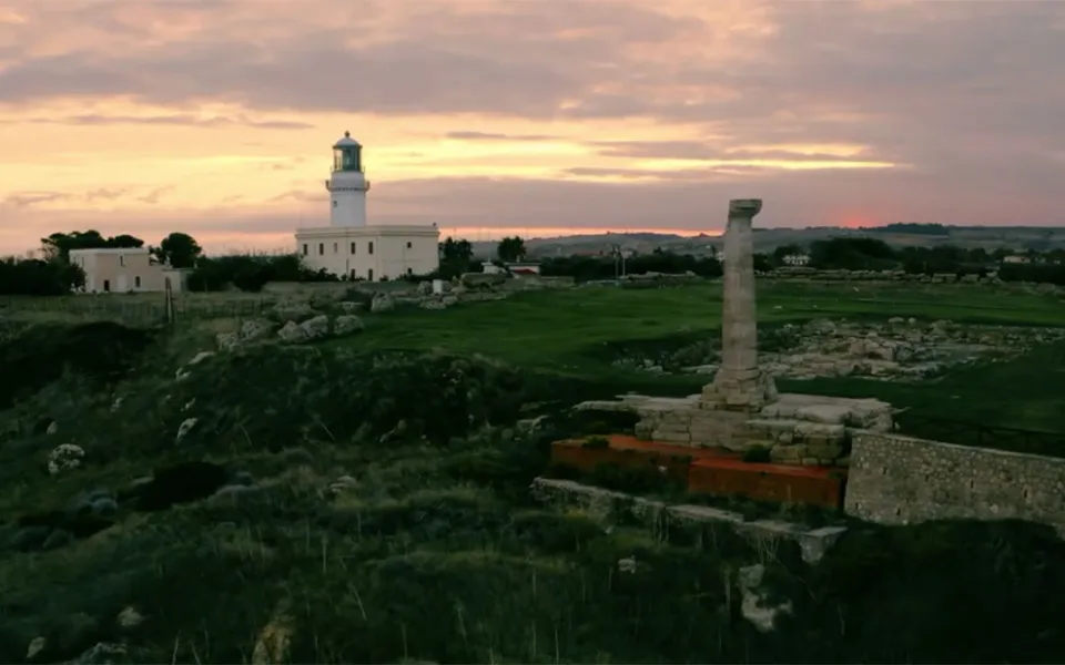 Lo storico faro di Capocolonna protagonista delle Giornate Fai d'autunno a Crotone