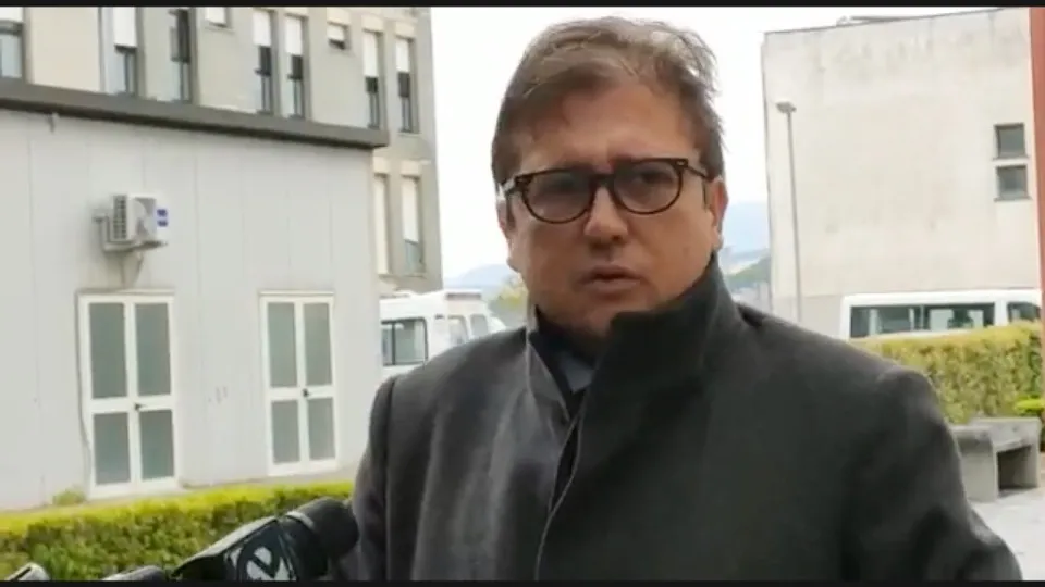 Coronavirus, il viceministro alla Salute Sileri a Catanzaro: «Servono tamponi e dpi»