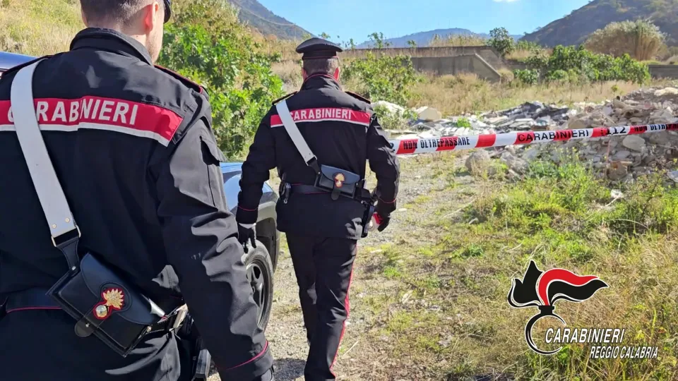 Smaltivano rifiuti nel torrente Valanidi a Reggio Calabria: indagati in 5