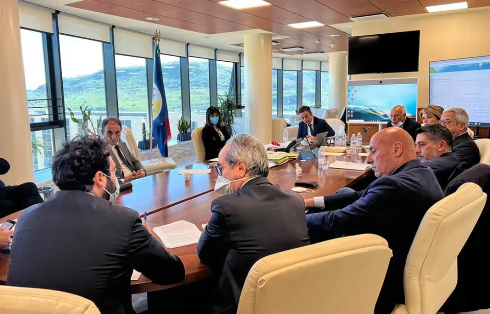 Occhiuto ai sindaci: "La Regione non vuole commissariare gli Enti, ma su rifiuti e acqua serve una svolta"